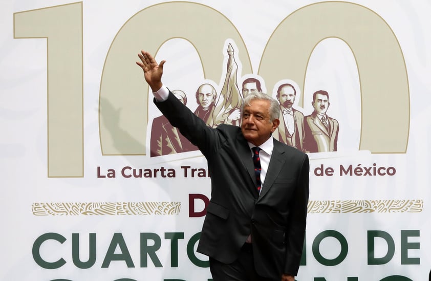 MEX901. CIUDAD DE MÉXICO (MÉXICO) 12/04/2022.- El presidente de México, Andrés Manuel López Obrador, ofrece su informe trimestral con motivo de los 100 días del cuarto año de su gobierno, hoy, en Palacio Nacional de Ciudad de México (México). El presidente de México, Andrés Manuel López Obrador, aprovechó este martes su informe por los primeros cien días del cuarto año de Gobierno para esgrimir logros en materia económica y de seguridad y lanzar dardos hacia sus adversarios, personificados en esta ocasión por los legisladores de oposición y por las empresas privadas del sector eléctrico. EFE/ Sashenka Gutiérrez