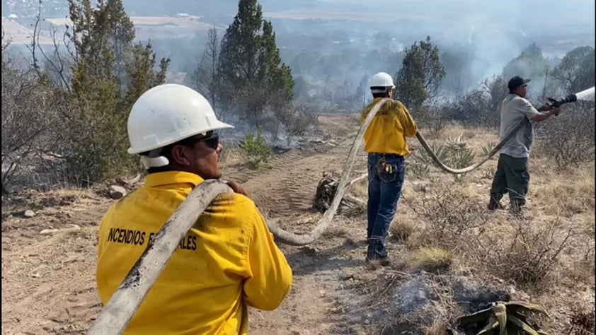 Continúa activo incendio forestal en Arteaga