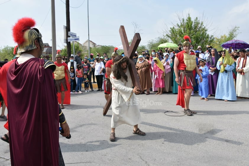 Se desborda la fe durante el Viacrucis en Monclova