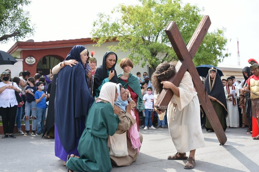 Se desborda la fe durante el Viacrucis en Monclova