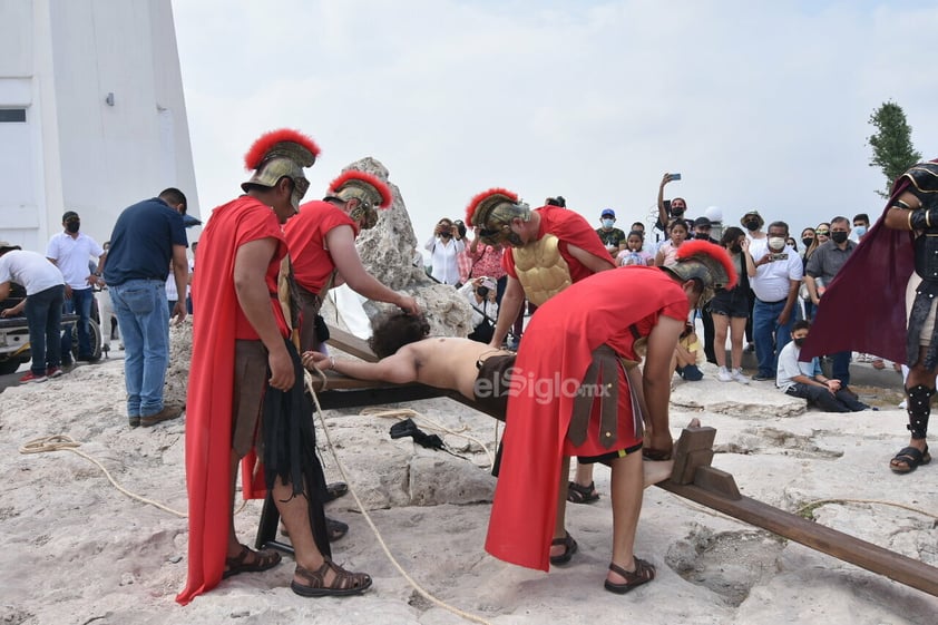 Se desborda la fe durante el Viacrucis en Monclova