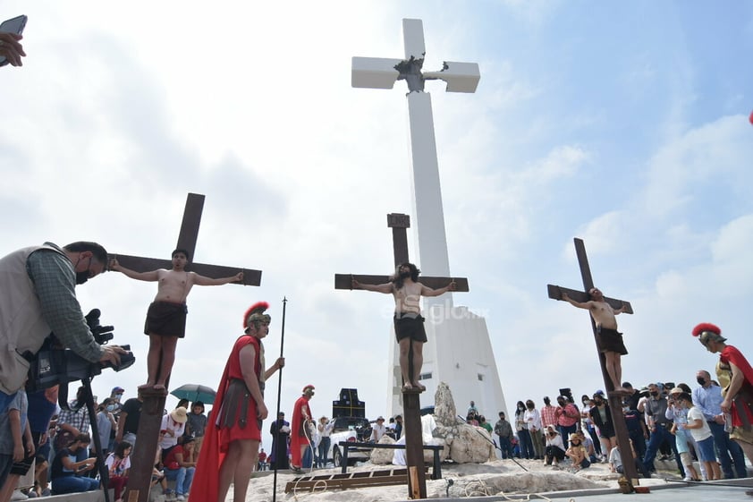 Se desborda la fe durante el Viacrucis en Monclova