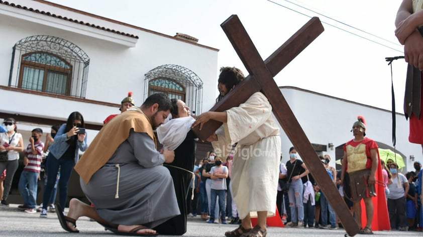 Se desborda la fe durante el Viacrucis en Monclova