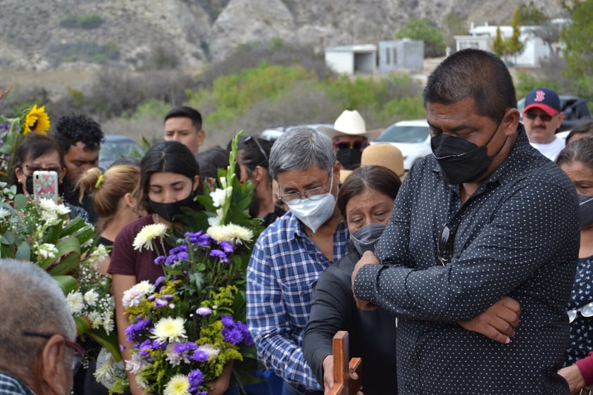 Cientos despiden a Debanhi Escobar en Galeana