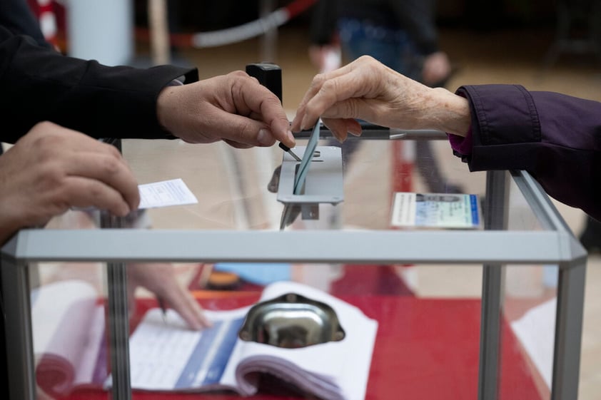 Francia vota en segunda vuelta de elecciones presidenciales