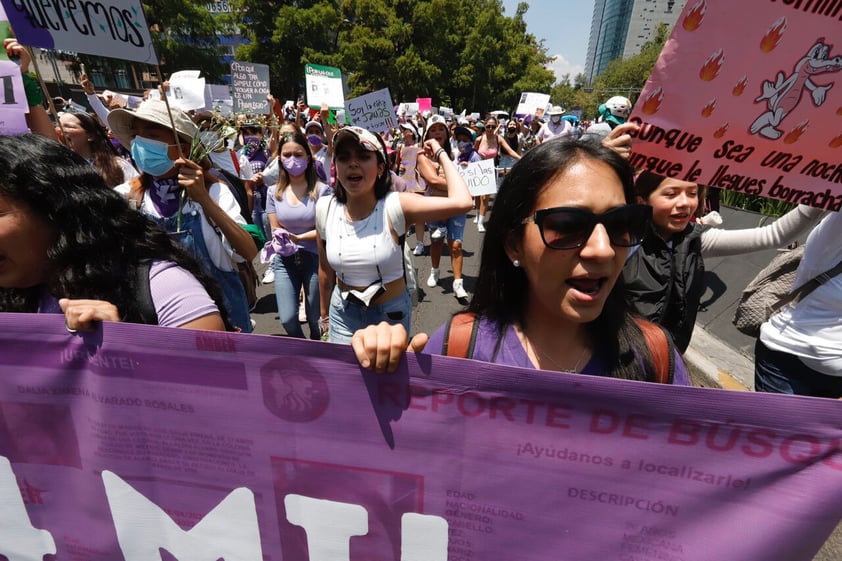 EUM20220424SOC10.JPG  CIUDAD DE MÉXICO, City/CDMX-Marcha.- Marcha feminista organizada por Marea Verde. Exigen justicia por la muerte de Debanhi Escobar. Domingo 24 abril 2022. Foto: Agencia EL UNIVERSAL/ Berenice Fregoso/LCG.