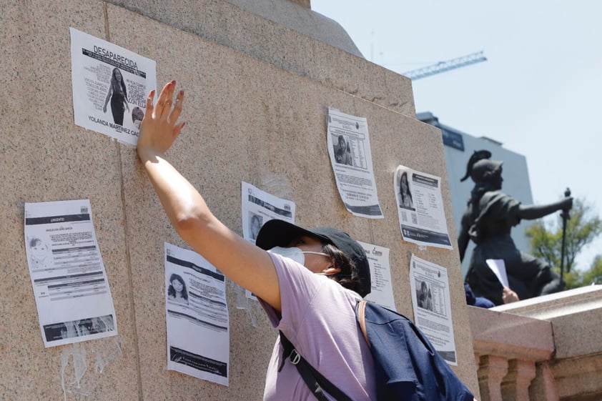 EUM20220424SOC13.JPG  CIUDAD DE MÉXICO, City/CDMX-Marcha.- Marcha feminista organizada por Marea Verde. Exigen justicia por la muerte de Debanhi Escobar. Domingo 24 abril 2022. Foto: Agencia EL UNIVERSAL/ Berenice Fregoso/LCG.