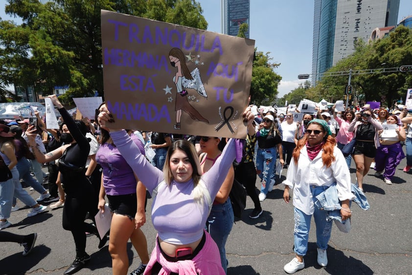 EUM20220424SOC11.JPG  CIUDAD DE MÉXICO, City/CDMX-Marcha.- Marcha feminista organizada por Marea Verde. Exigen justicia por la muerte de Debanhi Escobar. Domingo 24 abril 2022. Foto: Agencia EL UNIVERSAL/ Berenice Fregoso/LCG.