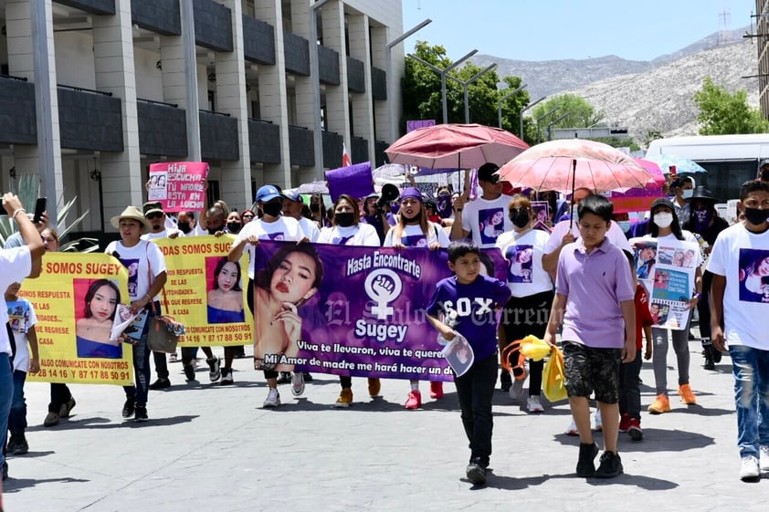 Marchan en Torreón a casi ocho meses de la desaparición de Sugey en Mazatlán