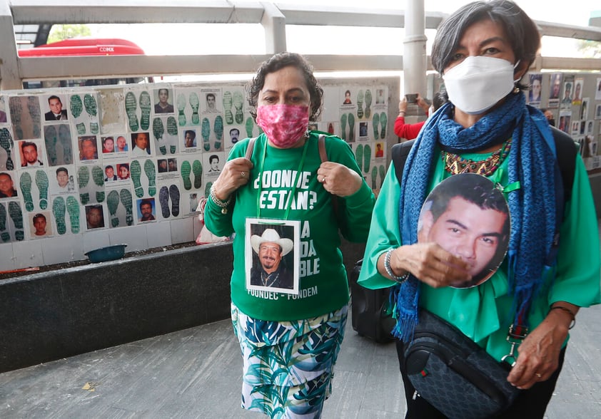 Madres de desaparecidos protestan frente a Fiscalía de México