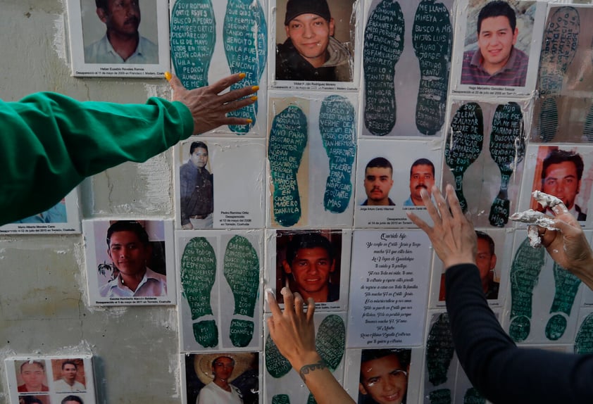 Madres de desaparecidos protestan frente a Fiscalía de México