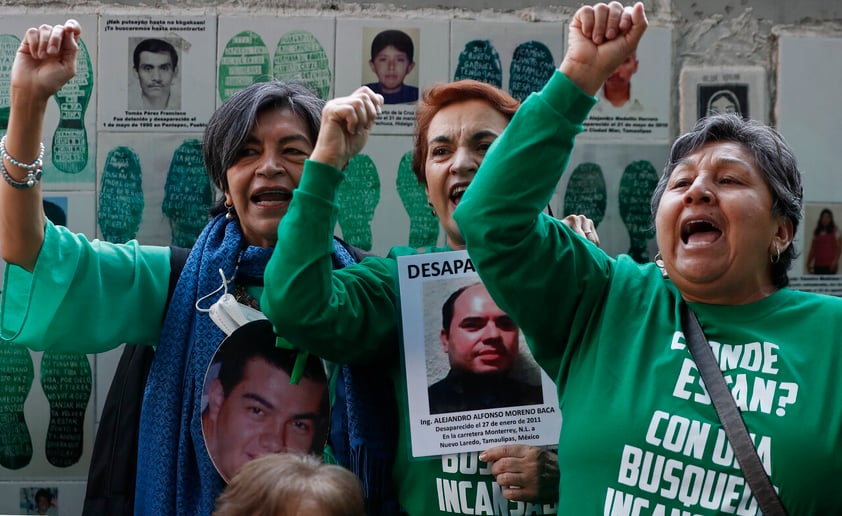 Madres de desaparecidos protestan frente a Fiscalía de México