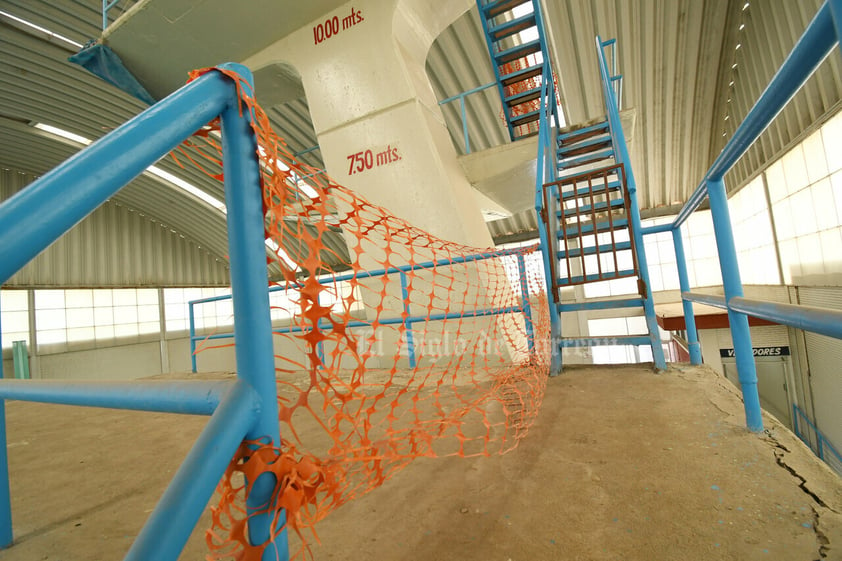 Al borde del colapso, alberca de la Unidad Deportiva en Torreón