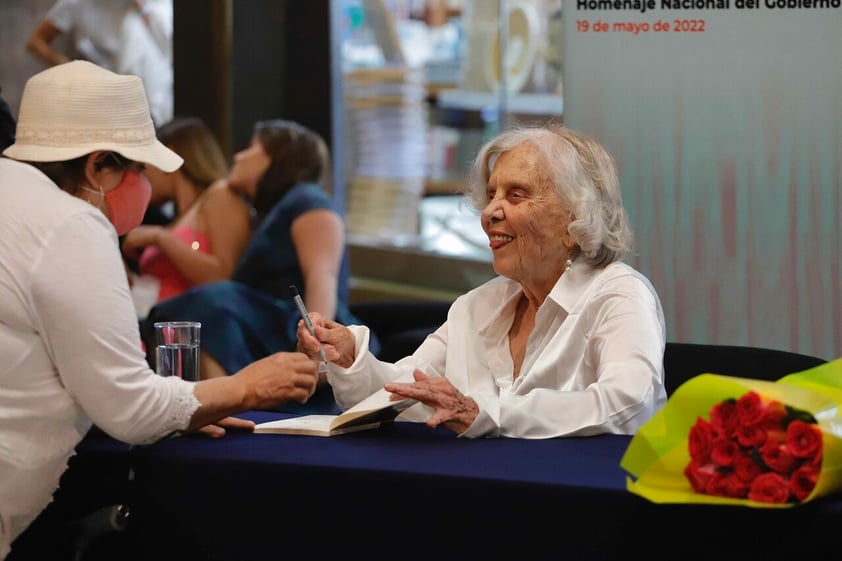 México homenajea a Elena Poniatowska en Bellas Artes