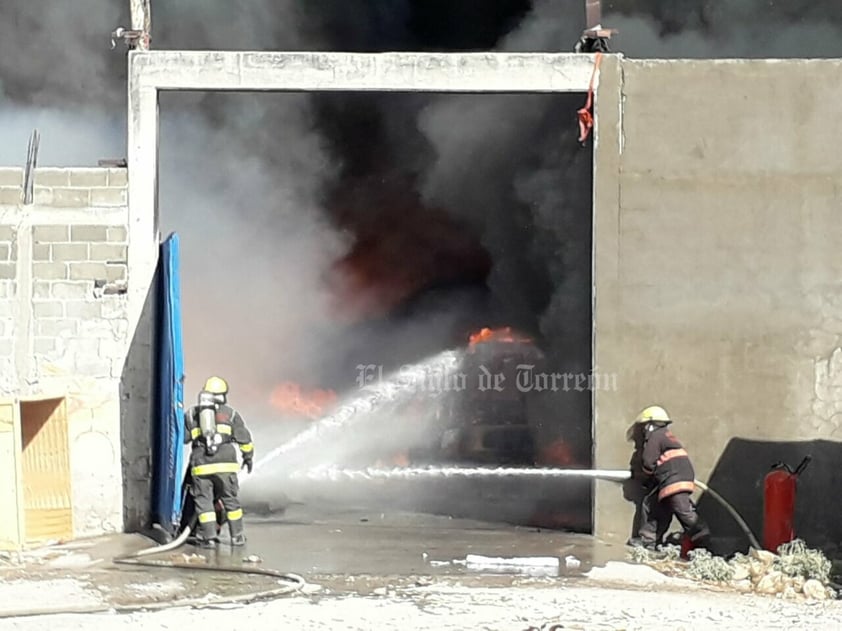 Alarma por incendio en empresa recicladora de Torreón