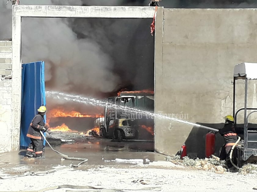 Alarma por incendio en empresa recicladora de Torreón