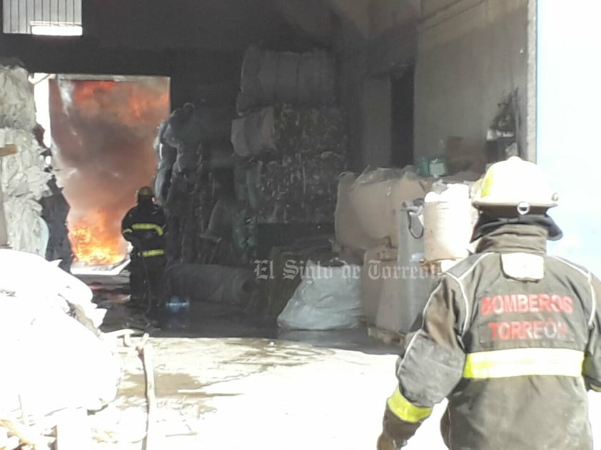 Alarma por incendio en empresa recicladora de Torreón