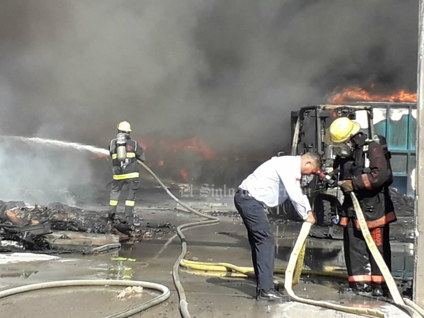 Alarma por incendio en empresa recicladora de Torreón