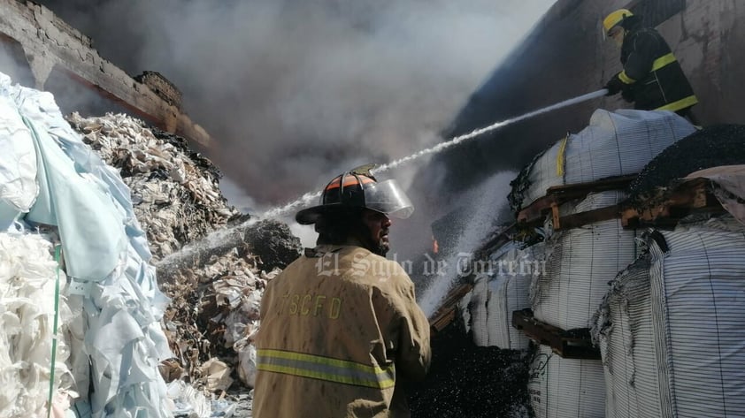 Alarma por incendio en empresa recicladora de Torreón