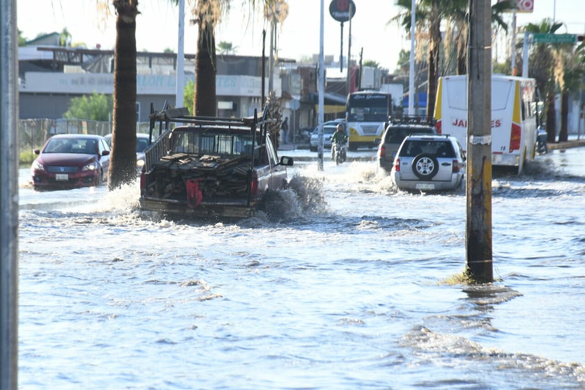 Lluvias dejan estragos en zona urbana de Torreón