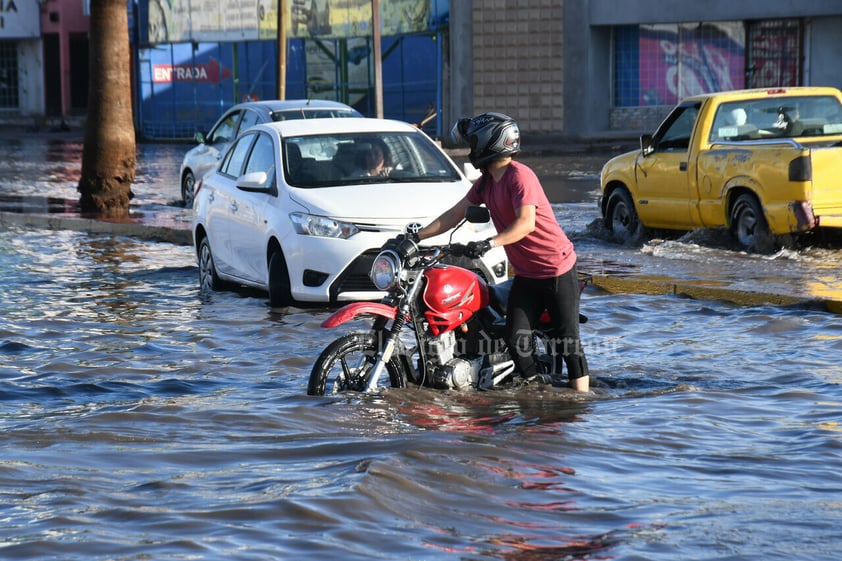 Lluvias dejan estragos en zona urbana de Torreón