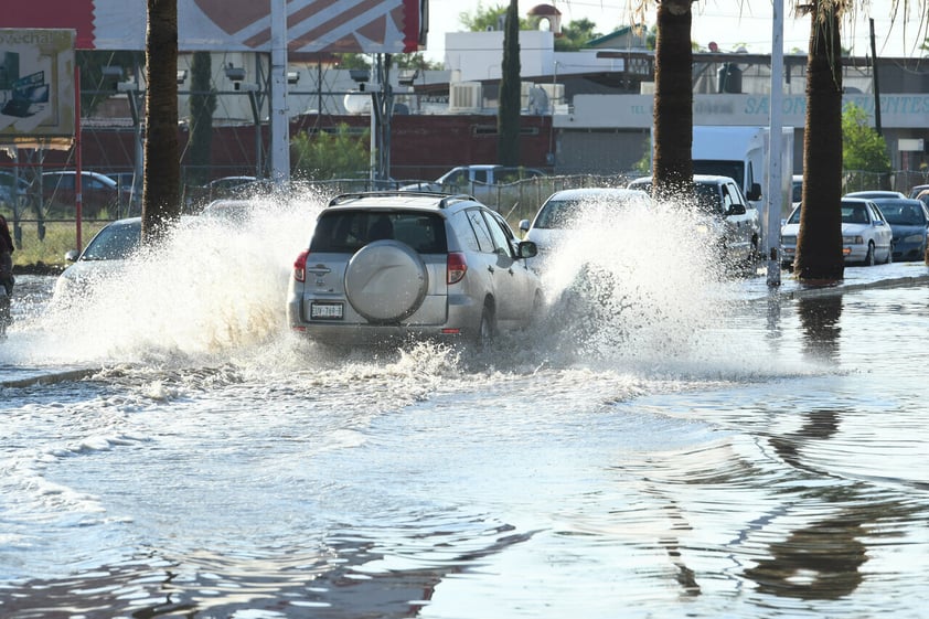 Lluvias dejan estragos en zona urbana de Torreón