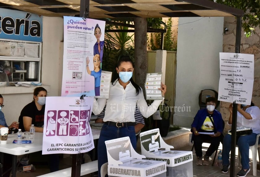 Candidatos y políticos votan en elecciones de Durango