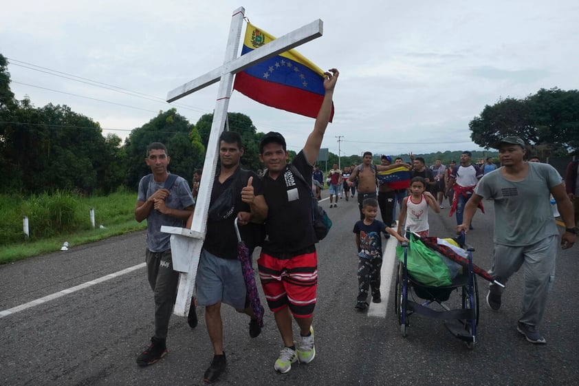 Confirma Gobierno de México que caravana de migrantes se dirige a Coahuila