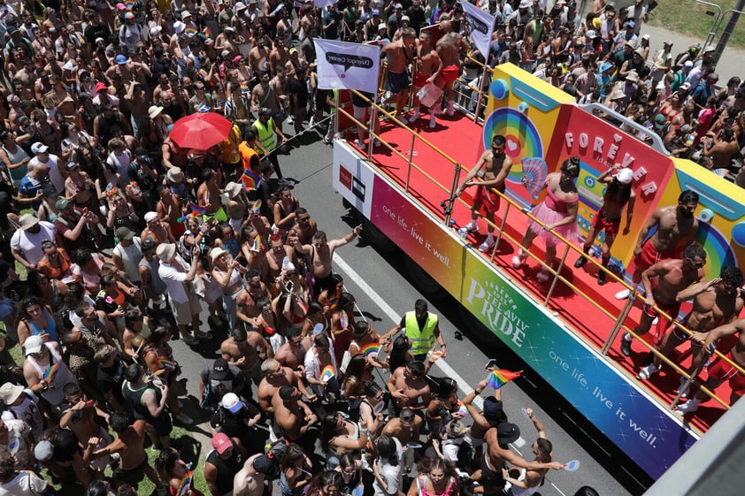 Más de 170,000 personas participan en célebre desfile LGBT+ de Tel Aviv