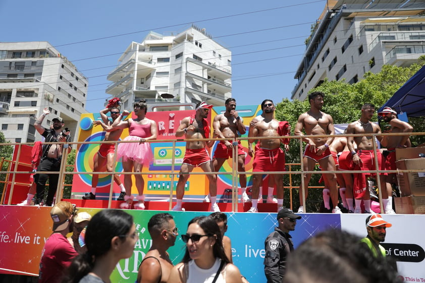 Más de 170,000 personas participan en célebre desfile LGBT+ de Tel Aviv