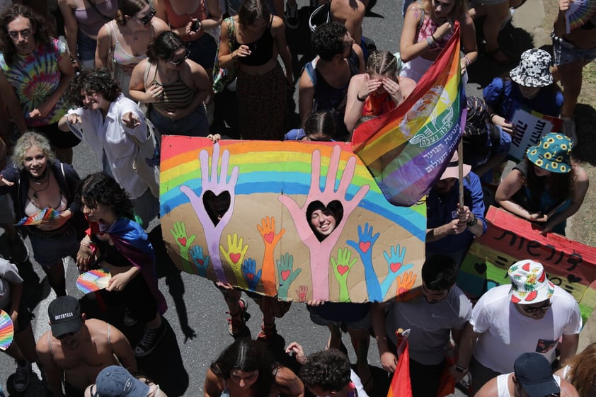 Más de 170,000 personas participan en célebre desfile LGBT+ de Tel Aviv