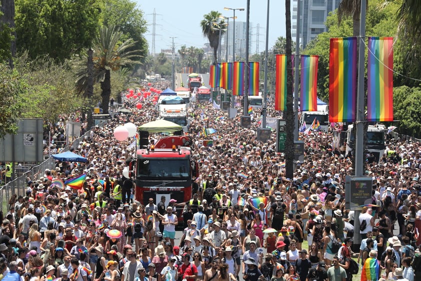 Más de 170,000 personas participan en célebre desfile LGBT+ de Tel Aviv