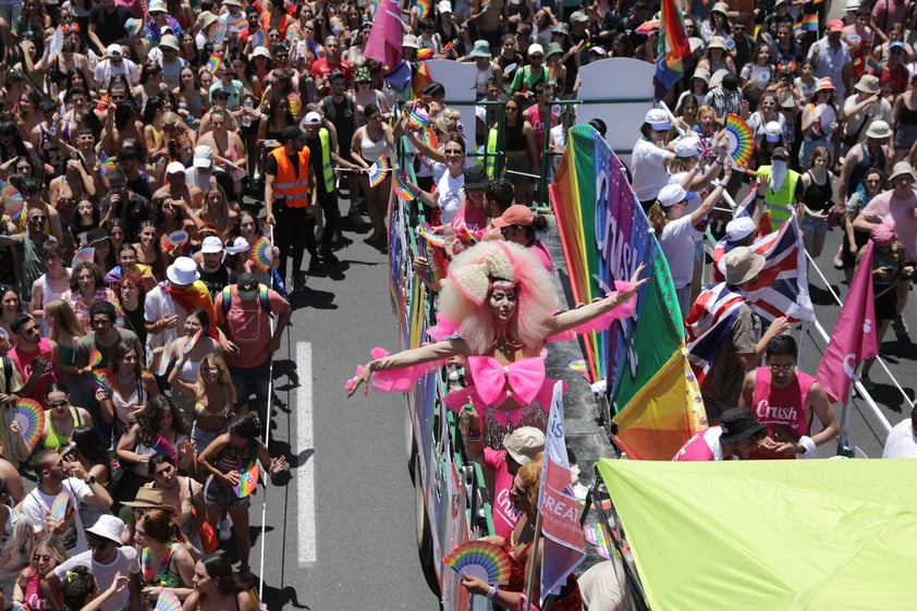 Más de 170,000 personas participan en célebre desfile LGBT+ de Tel Aviv