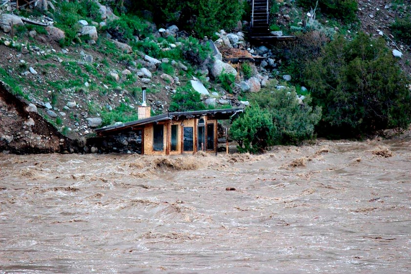 Parque Yellowstone sufre inundaciones y visitantes son evacuados