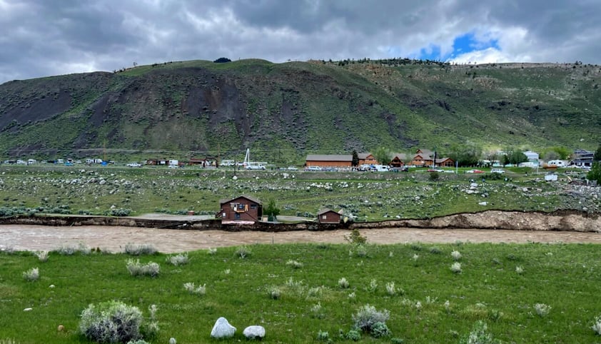 Parque Yellowstone sufre inundaciones y visitantes son evacuados