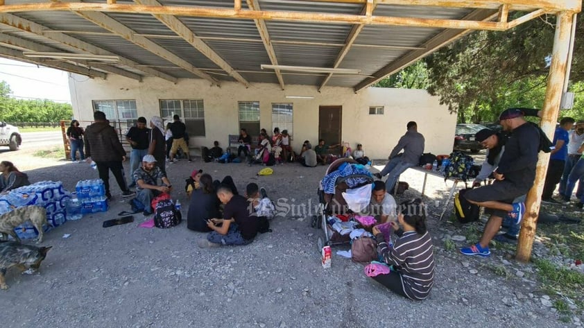 Migrantes venezolanos llegan caminando a región Norte de Coahuila y buscan llegar a EUA