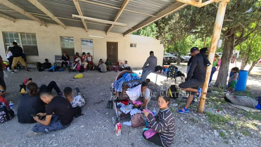 Migrantes venezolanos llegan caminando a región Norte de Coahuila y buscan llegar a EUA