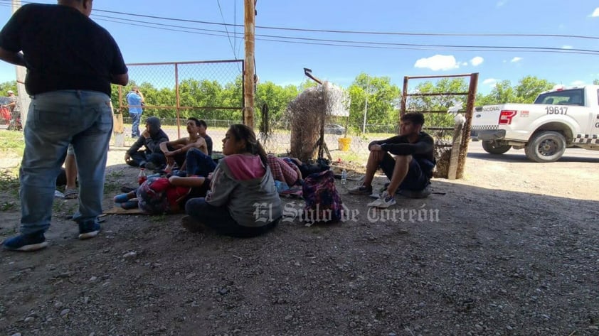 Migrantes venezolanos llegan caminando a región Norte de Coahuila y buscan llegar a EUA