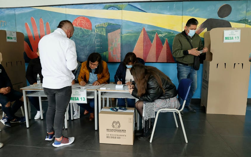 Exalcalde izquierdista Gustavo Petro, virtual ganador de elecciones presidenciales en Colombia