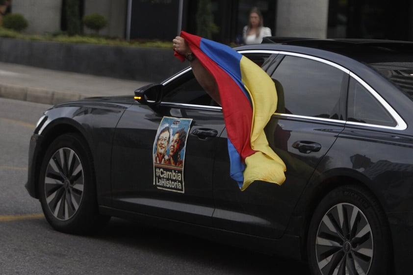 Exalcalde izquierdista Gustavo Petro, virtual ganador de elecciones presidenciales en Colombia