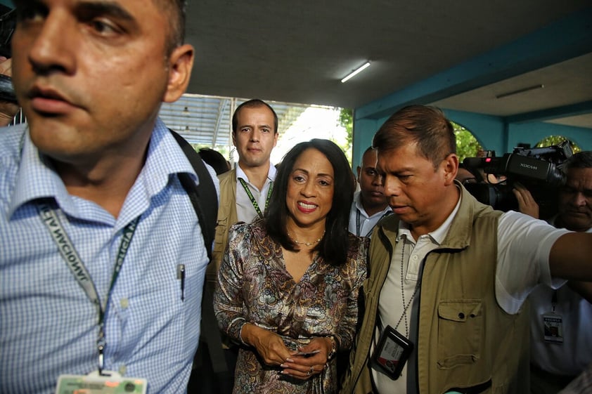 AME7642. CALI (COLOMBIA), 19/06/2022.- Marelen Castillo, formula a la vicepresidencia del candidato Rodolfo Hernández, vota hoy en Cali (Coolombia). EFE/ Pablo Rodríguez