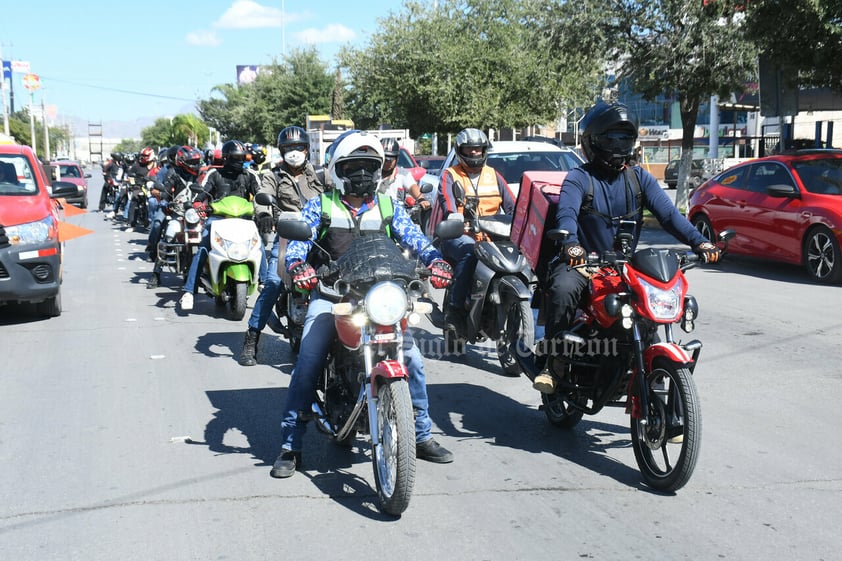 Motociclistas se manifiestan en pleno evento oficial en Gómez Palacio