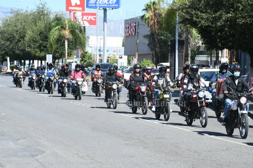 Motociclistas se manifiestan en pleno evento oficial en Gómez Palacio