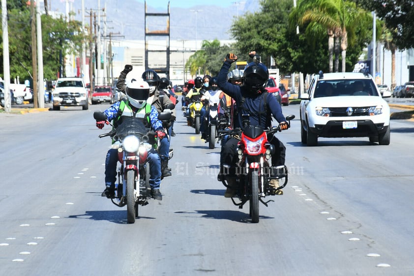 Motociclistas se manifiestan en pleno evento oficial en Gómez Palacio