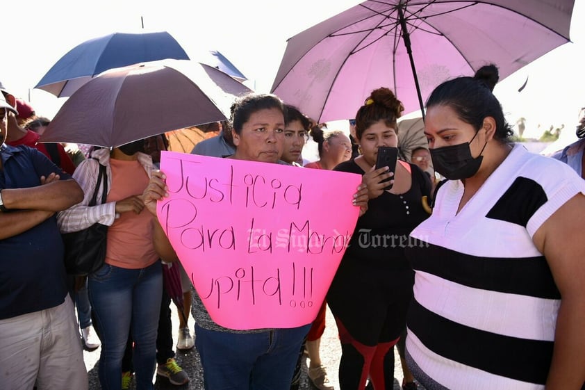 Bloquean carretera Torreón-San Pedro para denunciar abuso de menor en ejido de Matamoros