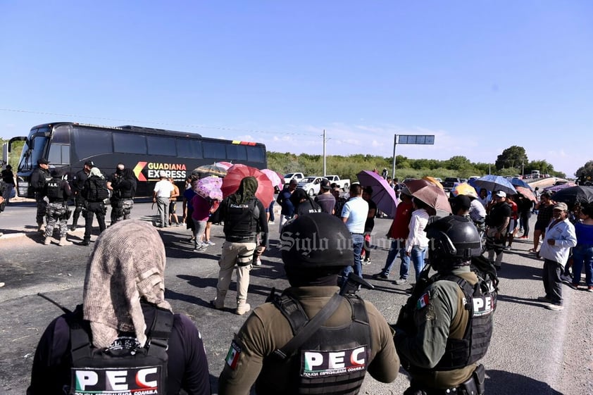 Bloquean carretera Torreón-San Pedro para denunciar abuso de menor en ejido de Matamoros