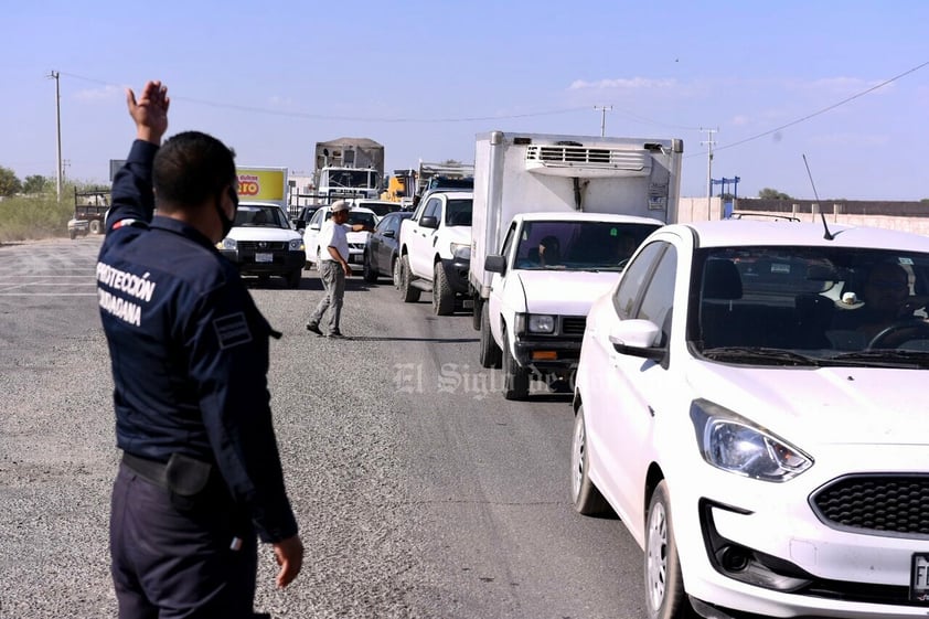 Bloquean carretera Torreón-San Pedro para denunciar abuso de menor en ejido de Matamoros