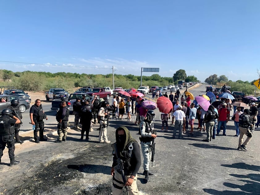 Bloquean carretera Torreón-San Pedro para denunciar abuso de menor en ejido de Matamoros