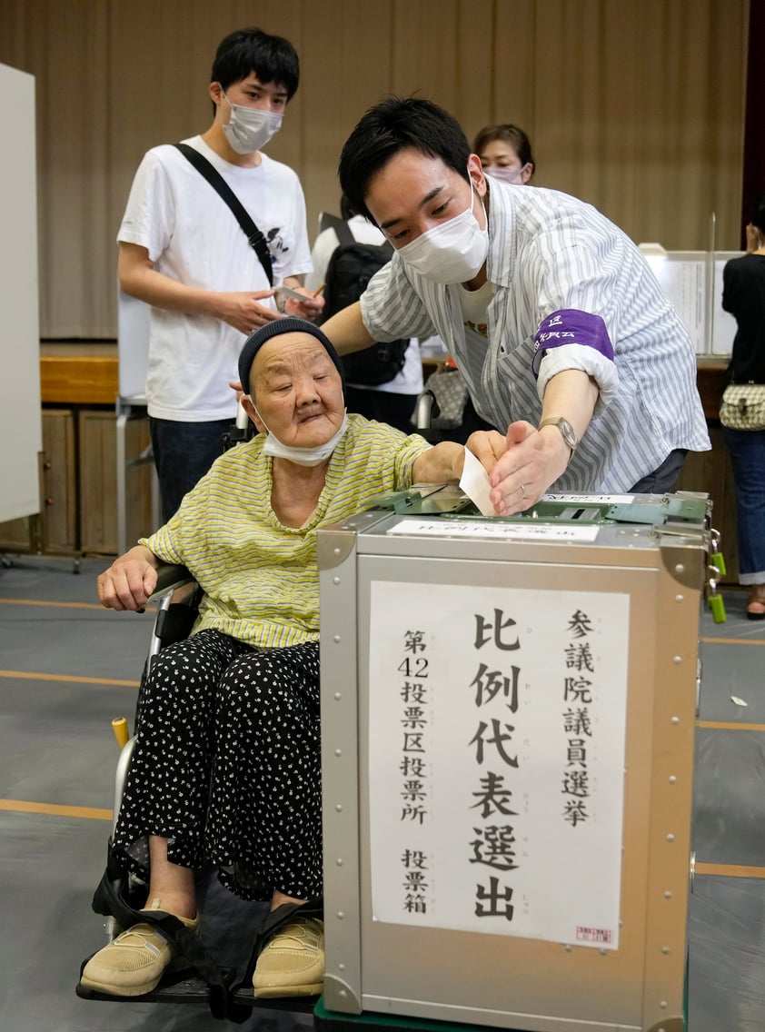 Japón vota en elecciones clave tras el asesinato de Shinzo Abe