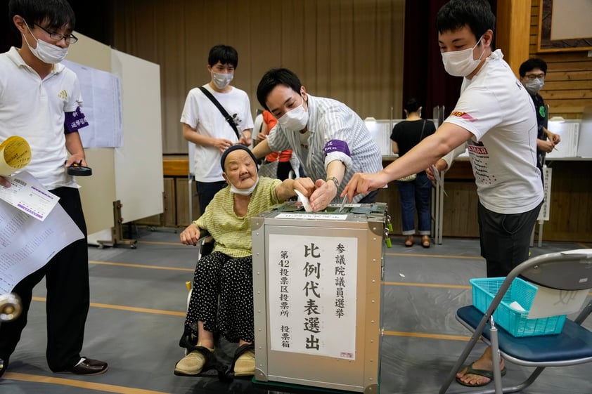 Japón vota en elecciones clave tras el asesinato de Shinzo Abe